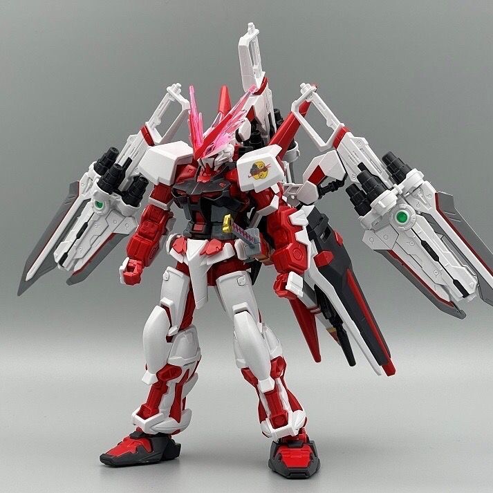 Model Kit Gundam - Kit di Montaggio Gundam Astray con