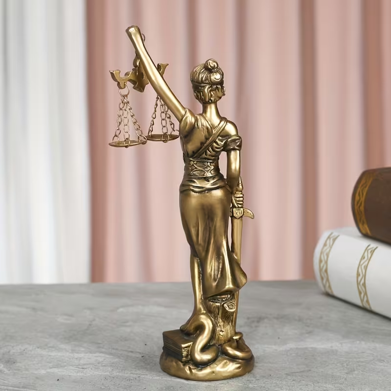 Statua Creativa Retrò della De - Model Kit Judge recensione e prezzo