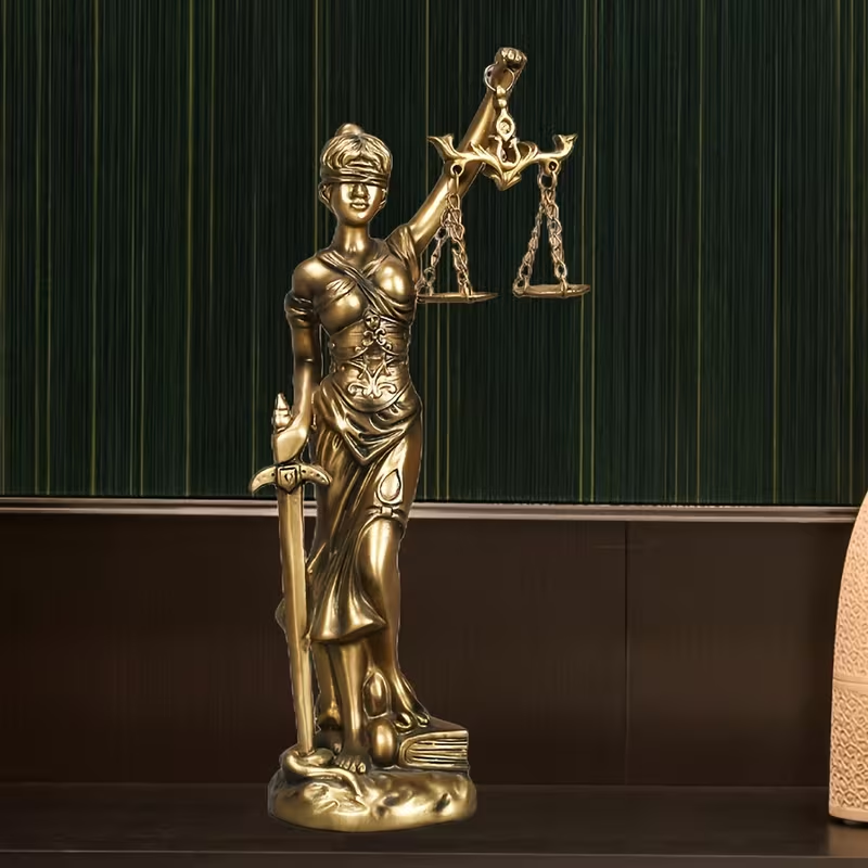 Statua Creativa Retrò della De - Model Kit Judge recensione e prezzo