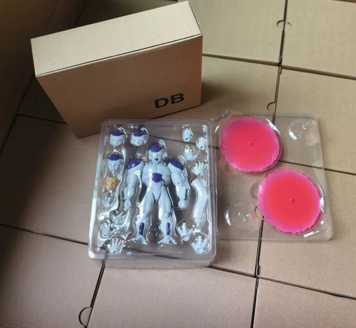 Nuove Action Figure DB Toys Ko - Model Kit Frieza recensione e prezzo