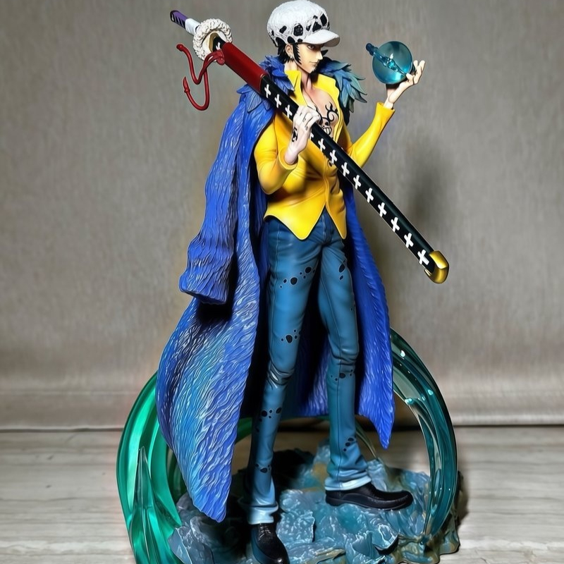 Statuette One Piece di Law Dis - Model Kit Judge recensione e prezzo